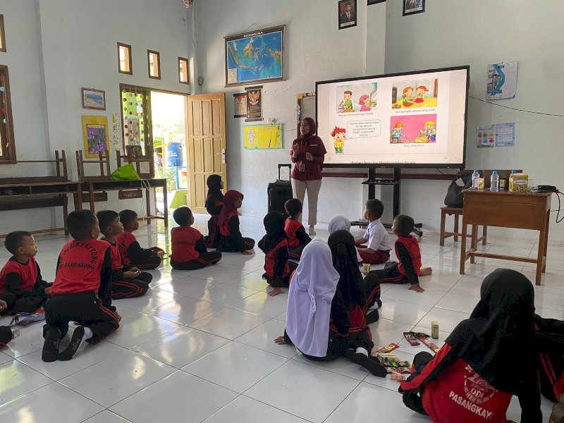 PT Gowa Makassar Tourism Development Tbk. (GMTD) menggelar program edukatif "GMTD Mengajar" di SD Inpres Pattung, Selasa (29/7/2025). @Jejakfakta/Istimewa
