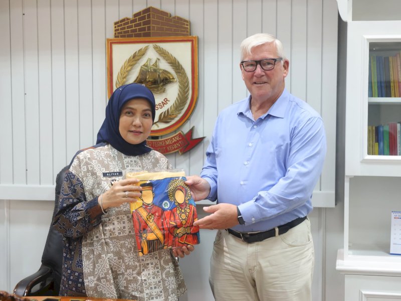 Wakil Wali Kota Makassar, Aliyah Mustika Ilham, saat menerima perwakilan organisasi nirlaba asal Belanda, Programma Uitzending Managers (PUM), di ruang kerjanya, Kamis (31/7/2025). @Jejakfakta/dok. Humas Pemkot Makassar
