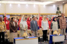 Aliyah Mustika Ilham Hadiri Wisuda ASMI Publik, Tekankan Karakter dan Etika di Dunia Kerja