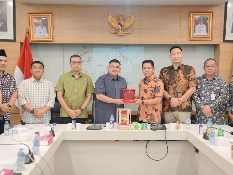 Pemerintah Kota (Pemkot) Makassar saat melakukan kunjungan kerja ke Food Station Tjipinang Jaya, Jakarta Timur, Kamis (31/7/2025). @Jejakfakta/dok. Humas Pemkot Makassar