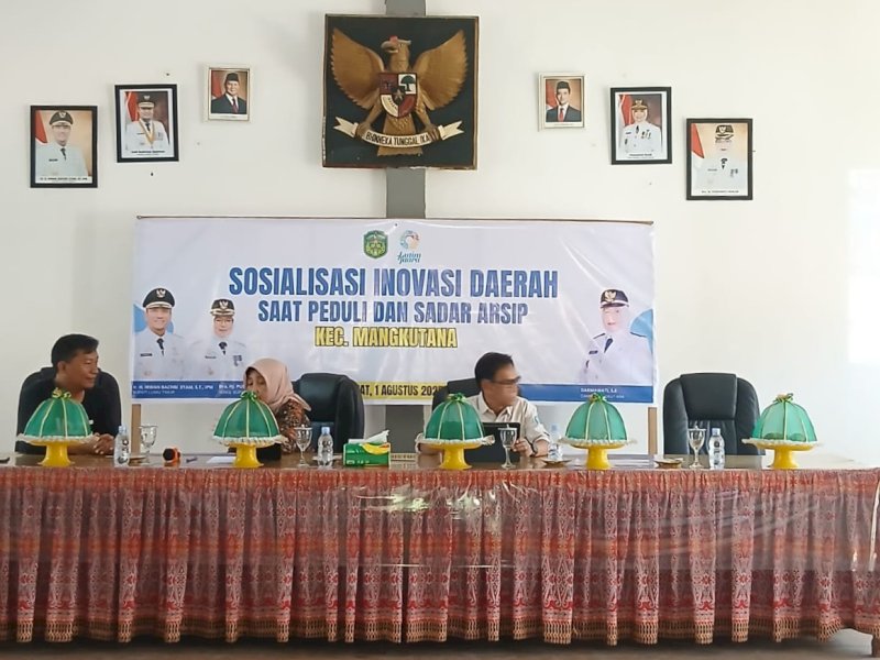 Pemerintah Kecamatan Mangkutana bekerja sama dengan Bapperida Kabupaten Luwu Timur menggelar sosialisasi inovasi daerah bertajuk "Saat Peduli dan Sadar Arsip", Jumat (01/08/2024). @Jejakfakta/dok. Humas Pemkab Lutim
