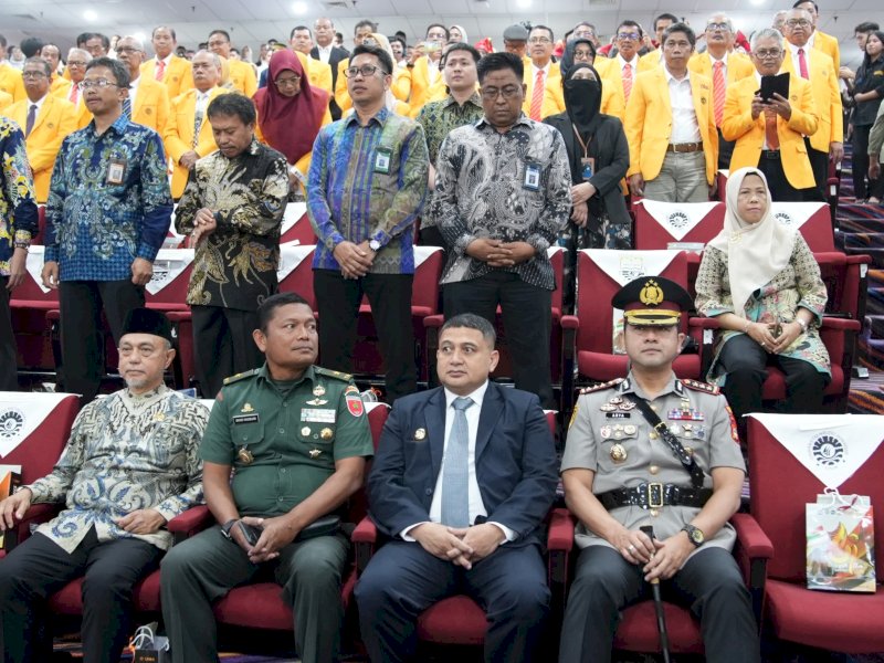 Wali Kota Makassar Munafri Arifuddin, saat menghadiri peringatan Dies Natalis ke-64 Universitas Negeri Makassar (UNM) di Ballroom Teater Menara Pinisi, Sabtu (2/8/2025). @Jejakfakta/dok. Humas Pemkot Makassar 