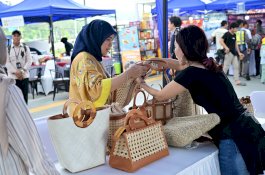 Aliyah Mustika Ilham Apresiasi Karya Diaspora di Bazaar Nusantara IKN