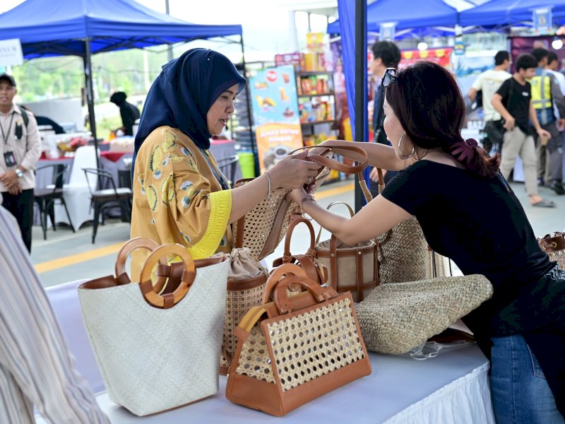 Wakil Wali Kota Makassar, Aliyah Mustika Ilham, menghadiri Bazaar Nusantara Diaspora yang merupakan bagian dari Kongres Diaspora Indonesia ke-8 (CID-8) di Ibu Kota Nusantara (IKN), Sabtu (2/8/2025). @Jejakfakta/dok. Humas Pemkot Makassar