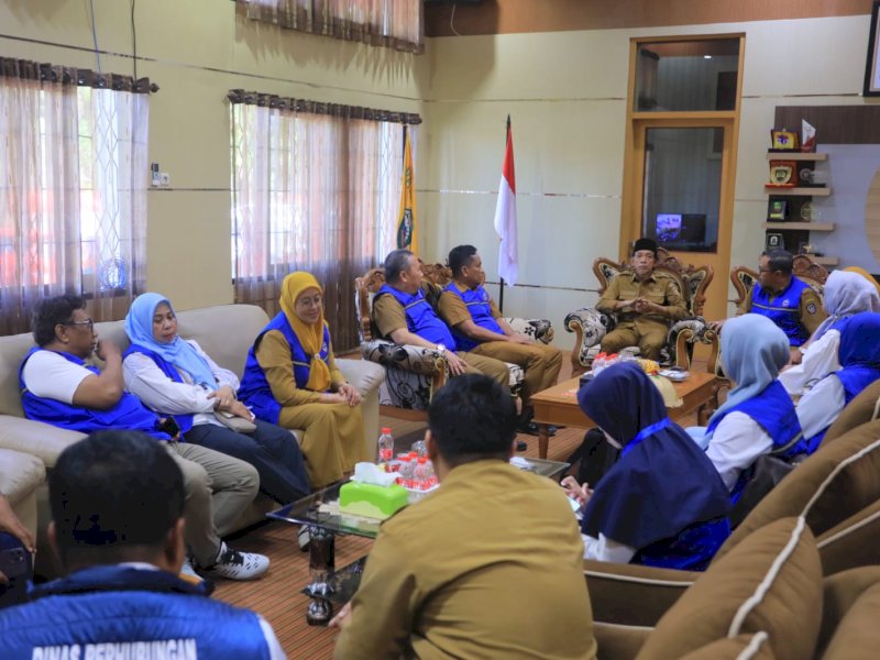 Tim PKB disambut langsung oleh Wakil Bupati Pangkep, H. Abd Rahman Assagaf, bersama Kepala Dinas Kesehatan Pangkep, Hj. Herlina, serta jajaran dinas terkait di Ruang Rapat Wakil Bupati, Senin (4/8/2025). @jejakfaktacom /Humas Pemda Pangkep.