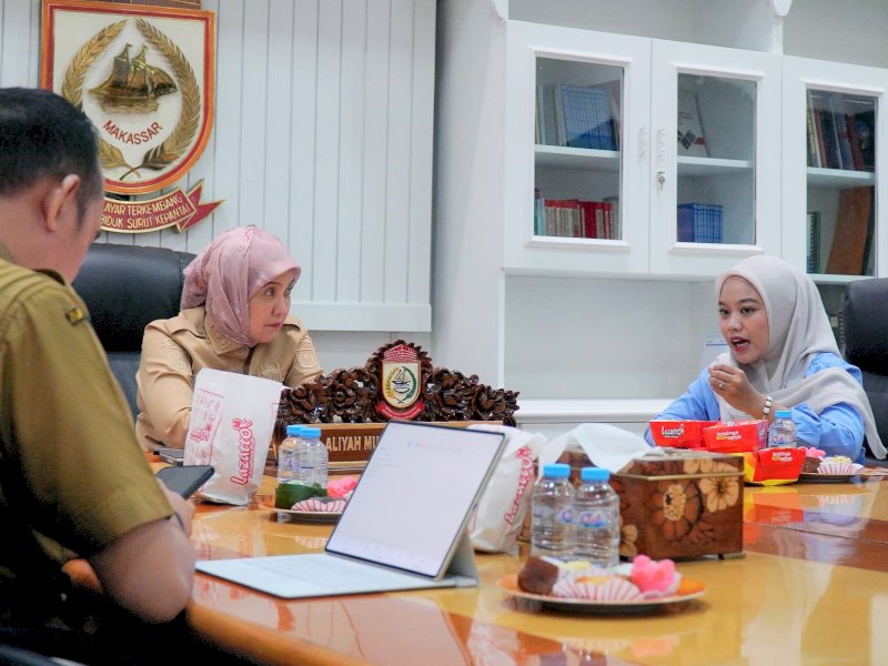 Wakil Wali Kota Makassar, Aliyah Mustika Ilham, menerima audiensi manajemen PT Setya Kuliner Mandiri (Lazatto Chicken & Burger Makassar) di ruang kerjanya, Senin (4/8/2025). @Jejakfakta/dok. Humas Pemkot Makassar