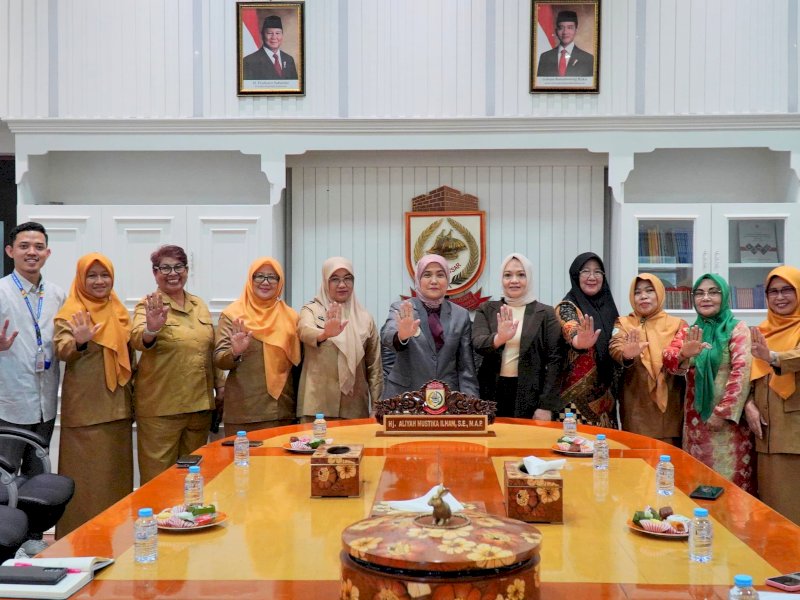 Wakil Wali Kota Makassar, Aliyah Mustika Ilham, saat menerima audiensi dari jajaran PPTI Makassar di ruang kerjanya di Kantor Wali Kota Makassar, Senin (4/8/2025). @Jejakfakta/dok. Humas Pemkot Makassar