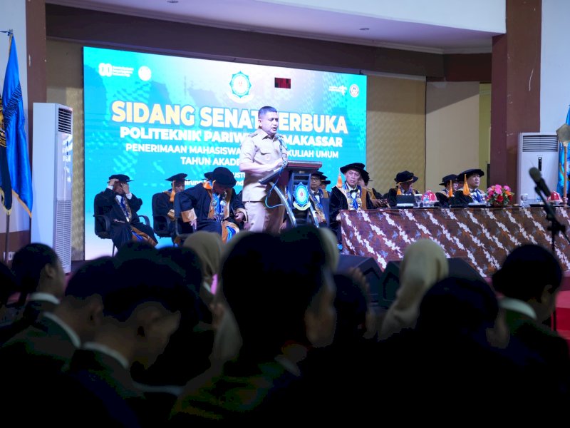 Wali Kota Makassar, Munafri Arifuddin, saat memberikan sambutan dalam Sidang Terbuka Senat Akademik Poltekpar Makassar, dalam rangka penerimaan mahasiswa baru semester ganjil tahun akademik 2025/2026, yang digelar Senin (4/8/2025). @Jejakfakta/dok. Humas Pemkot Makassar