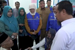 Pelayanan Kesehatan Bergerak, Gubernur Sulsel Kunjungi Pulau Sabutung Pangkep