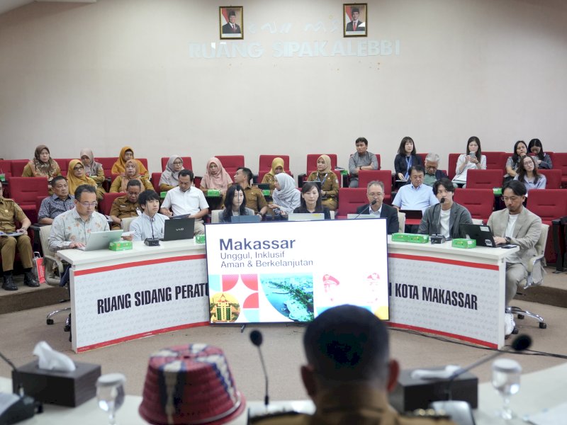 Wali Kota Makassar, Munafri Arifuddin, menyambut hangat kedatangan delegasi Jepang, di Balai Kota Makassar, Senin (5/8/2025). @Jejakfakta/dok. Humas Pemkot Makassar