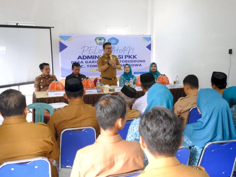 Wakil Bupati Gowa, Darmawangsyah Muin, saat membuka Pelatihan Administrasi PKK di Balai Pase&rsquo;reanta, Kantor Camat Tompobulu, pada Selasa (22/7/2025). @Jejakfakta/dok. Humas Pemkab Gowa