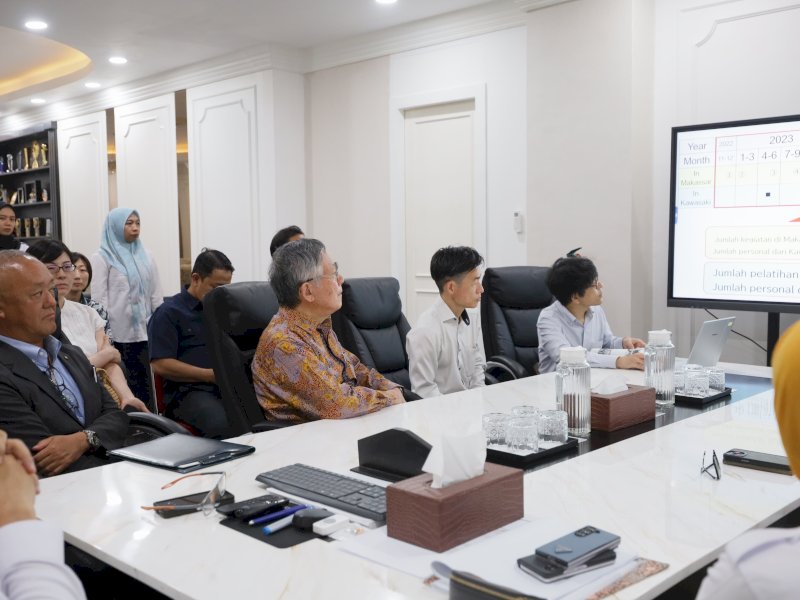 Wali Kota Makassar, Munafri Arifuddin, didampingi oleh Wakil Wali Kota Aliyah Mustika Ilham, serta jajaran terkait, menerima delegasi Kota Kawasaki yang dipimpin Shiratori Shigeyuki, Chief Executive Officer Public Enterprise Kawasaki Waterworks and Sewerage di di Balai Kota Makassar, Rabu (6/8/2025). @Jejakfakta/dok. Humas Pemkot Makassar