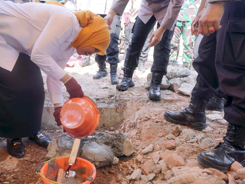 Wakil Wali Kota Makassar, Aliyah Mustika Ilham, menghadiri prosesi peletakan batu pertama pembangunan Satuan Pelayanan Pemenuhan Gizi (SPPG) yang digagas oleh Polres Pelabuhan Makassar, Rabu (6/8/2025). @Jejakfakta/dok. Humas Pemkot Makassar
