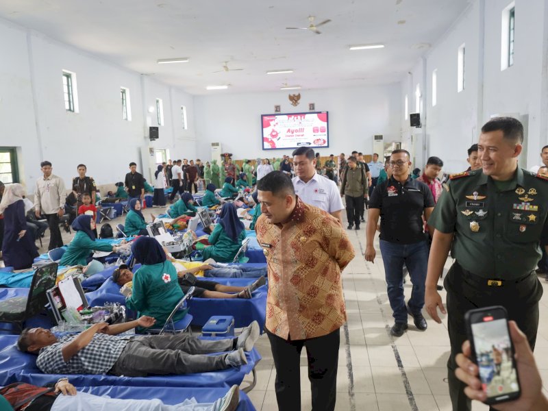  Wali Kota Makassar, Munafri Arifuddin, saat menghadiri kegiatan donor darah yang digelar Kodim 1408/Makassar, dalam rangka memperingati HUT Kemerdekaan RI ke-80, Kamis (7/8/2025). @Jejakfakta/dok. Humas Pemkot Makassar