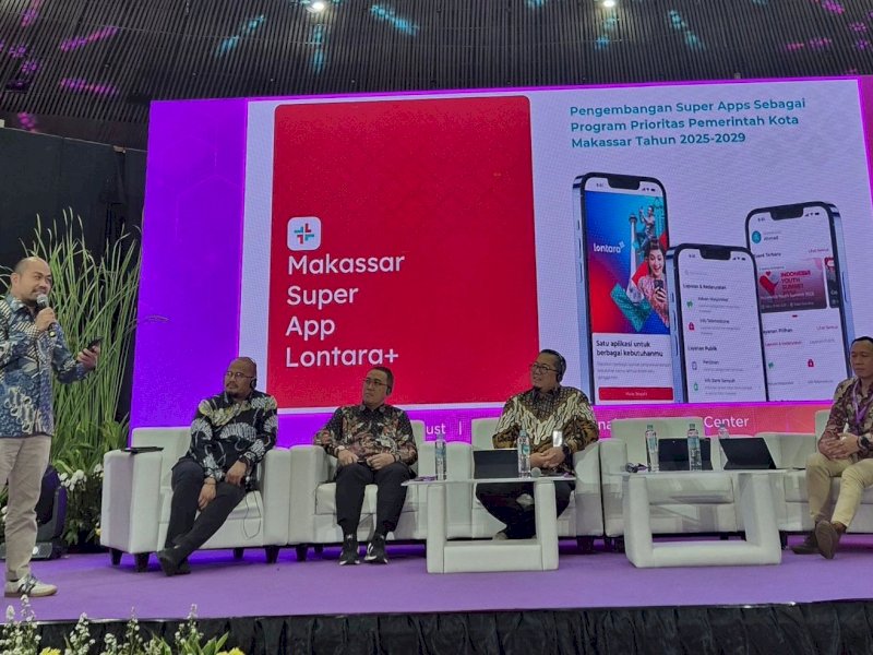 Kepala Diskominfo Kota Makassar, Muhammad Roem, memperkenalkan inovasi digital Lontara+ dalam ajang Digital Transformation Indonesia Conference & Expo (DTI-CX) 2025 yang digelar di Jakarta Convention Center (JCC), (7/8/2025). @Jejakfakta/dok.Humas Pemkot Makassar