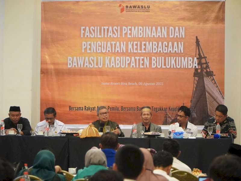 Bawaslu Kabupaten Bulukumba menggelar kegiatan konsolidasi demokrasi yang dikemas dalam bentuk fasilitasi penguatan kelembagaan di SMA Resort Bira Beach, Rabu (6/8/2025). @Jejakfakta/dok. Istimewa