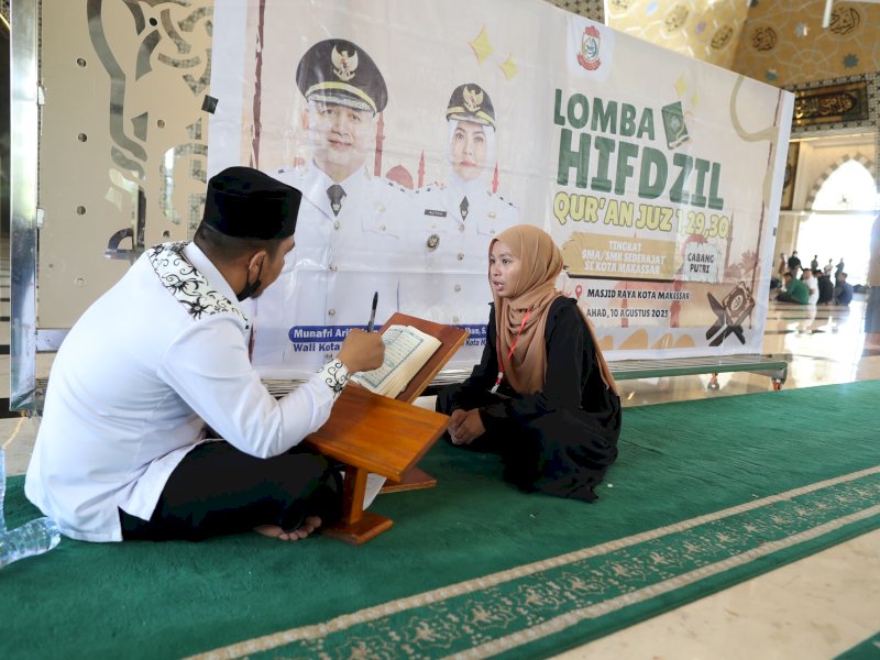 Siswa SMA/SMK sederajat se-Kota Makassar saat mengikuti kegiatan Expo Hifdzi Qur&rsquo;an dan Keterampilan di Masjid Raya Makassar, Minggu (10/8/2025). @Jejakfakta/dok. Humas Pemkot Makassar