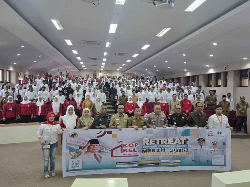 Kepala Dinas Koperasi dan UKM Kota Makassar, Arlin Ariesta, saat pelepasan peserta 153 pengurus Koperasi Merah Putih resmi diberangkatkan untuk mengikuti retreat di Malino, di Ruang Sipakatau, Balaikota Makassar, Senin (11/8/2025). @Jejakfakta/dok. Humas Pemkot Makassar