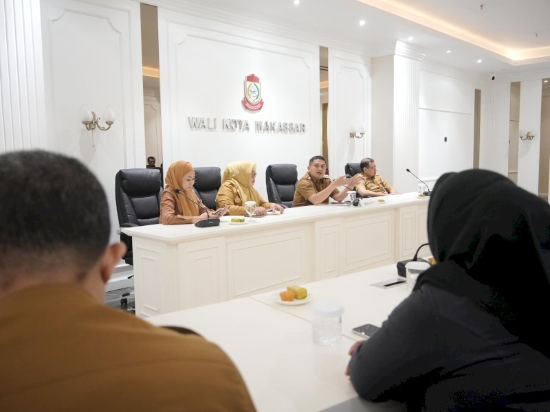 Wali Kota Makassar, Munafri Arifuddin, saat pertemuan dengan Aliansi Tenaga Honorer Non Database BKN R4 Kota Makassar di Balai Kota, Selasa (12/8/2025). @Jejakfakta/dok. Humas Pemkot Makassar