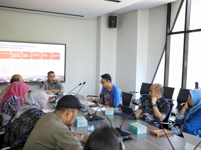 Sekretaris Daerah Kota Makassar, Andi Zulkifly, saat memimpin rapat koordinasi di di Gedung MGC, Kamis (14/8/2025). @Jejakfakta/dok. Humas Pemkot Makassar