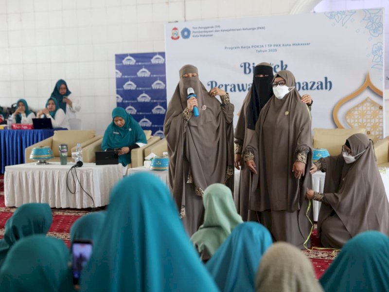Bimbingan teknis (bimtek) perawatan jenazah bagi kader TP PKK dan kader pemandi jenazah dari seluruh kecamatan dan kelurahan di Makassar di Masjid Agung 45, Kamis (14/8/2025). @Jejakfakta/dok. Humas Pemkot Makassar