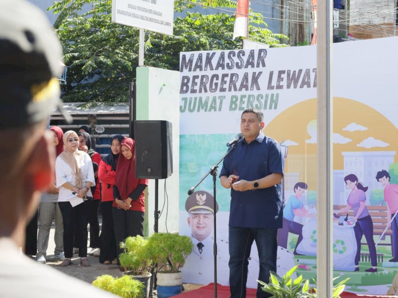 Pemerintah Kota Makassar menggelar kegiatan Jumat Bersih di Kanal Sinrijala, Kelurahan Baraya Timur, Kecamatan Makassar, Jumat (15/8/2025). @Jejakfakta/dok. Humas Pemkot Makassar