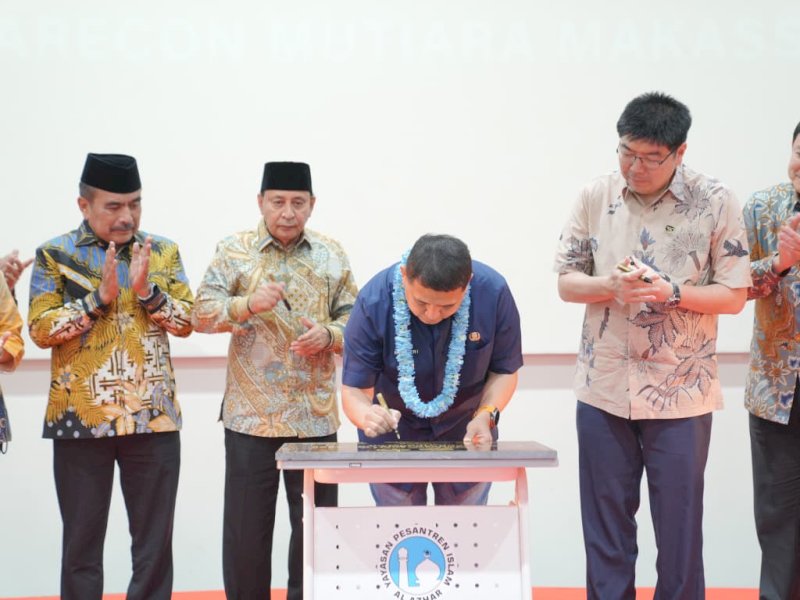 Wali Kota Makassar, Munafri Arifuddin, meresmikan Sekolah Islam Al Azhar Summarecon Mutiara Makassar di kawasan Summarecon, Jalan Ir. Sutami, Kecamatan Biringkanaya, pada Jumat (15/8/2025). @Jejakfakta/dok. Humas Pemkot Makassar
