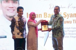 Kisah Inspiratif Bupati Irwan Raih Penghargaan Mega Buana Award 2025
