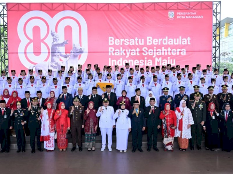 Sebanyak 70 anggota Pasukan Pengibar Bendera Pusaka (Paskibraka) sukses mengibarkan Sang Merah Putih Upacara peringatan HUT ke-80 Kemerdekaan Republik Indonesia di Lapangan Karebosi, Makassar, Minggu (17/8/2025). @Jejakfakta/dok. Humas Pemkot Makassar