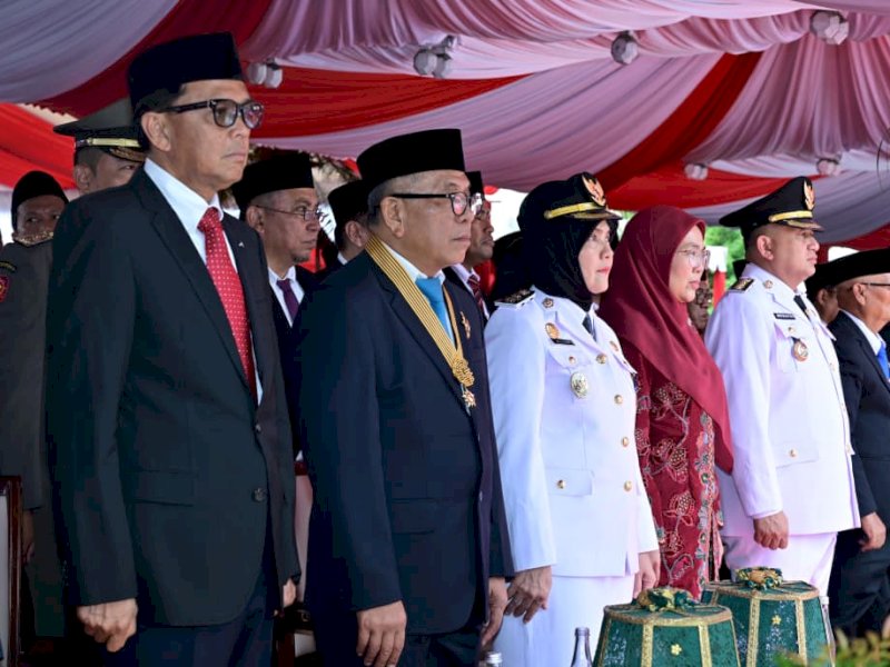 Wali Kota Makassar, Munafri Arifuddin, bersama Wakil Wali Kota Aliyah Mustika Ilham, mengikuti upacara peringatan HUT ke-80 Kemerdekaan Republik Indonesia, di halaman Rujab Gubernur Sulawesi Selatan, Minggu (17/8/2025). @Jejakfakta/dok. Humas Pemkot Makassar