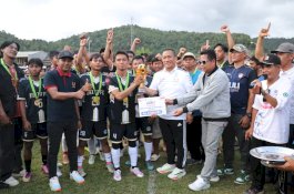 Final Penuh Drama, Lakawali Pantai FC Juara Turnamen HUT ke-80 RI di Balantang