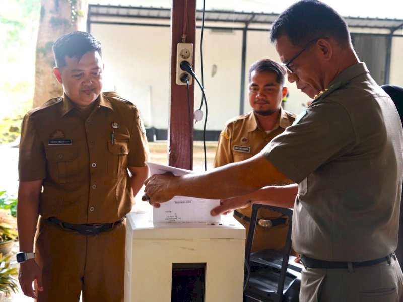 Satuan Polisi Pamong Praja (Satpol PP) Kabupaten Luwu Timur memusnahkan 4.760 dokumen arsip inaktif, Selasa (19/08/2025). @Jejakfakta/dok. Humas Pemkab Lutim