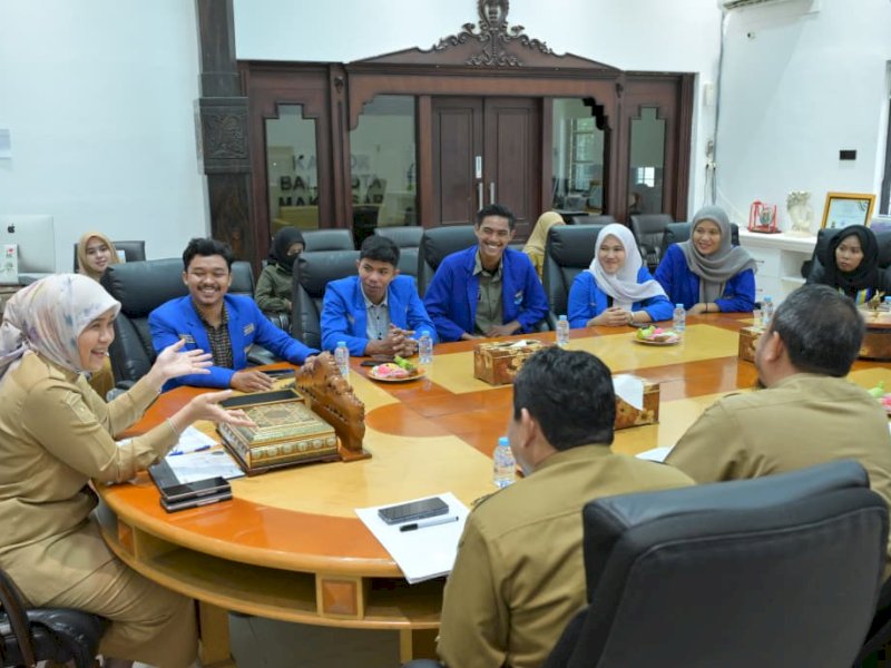 Wakil Wali Kota Makassar, Aliyah Mustika Ilham, saat menerima audiensi  Pengurus Cabang Pergerakan Mahasiswa Islam Indonesia (PMII) Makassar periode 2025&ndash;2027, Selasa (19/08/2025). @Jejakfakta/dok. Humas Pemkot Makassar