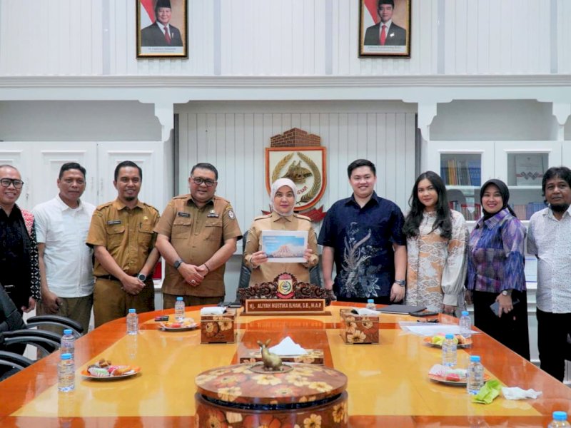 Wakil Wali Kota Makassar, Aliyah Mustika Ilham, menerima kunjungan audiensi dari Production House (PH) MAF World Pictures di Ruang Rapat Wakil Wali Kota, pada Selasa (19/8/2025). @Jejakfakta/dok. Humas Pemkot Makassar