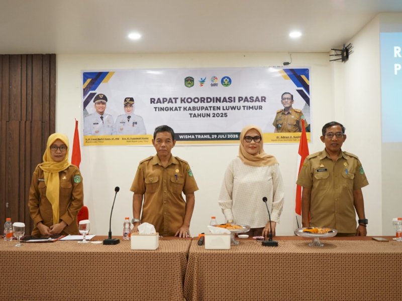 Dinas Kesehatan (Dinkes) Kabupaten Luwu Timur bersama Dinas Perdagangan, Koperasi, Usaha Kecil, Menengah dan Perindustrian (Disdagkop-UKM) menggelar Rapat Koordinasi (Rakor) Penyelenggaraan Pasar Sehat di Aula Wisma Trans Malili, Selasa (29/07/2025). @Jejakfakta/dok. Istimewa