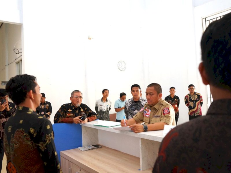 Bupati Luwu Timur, Irwan Bachri Syam, melakukan inspeksi mendadak (sidak) ke tiga lokasi layanan publik pada Kamis (21/08/2025). @Jejakfakta/dok. Istimewa
