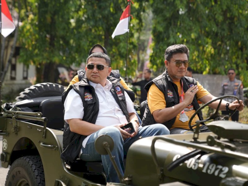 Wali Kota Makassar, Munafri Arifuddin, usai melepas ratusan peserta Merdeka Off Road Peduli IV Overland 4x4 di kawasan Center Point of Indonesia (CPI), Jumat (22/8/2025). @Jejakfakta/dok. Humas Pemkot Makassar