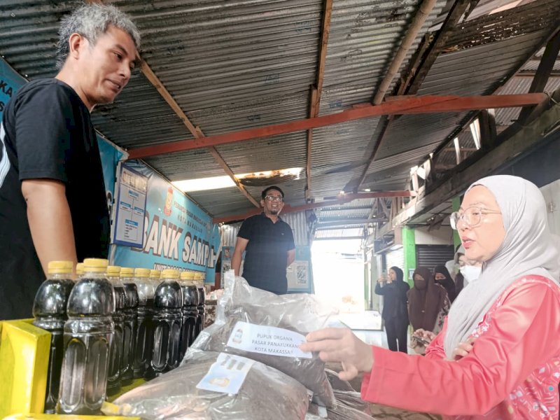 Ketua Forum Kota Sehat Makassar, Melinda Aksa, melakukan kunjungan mendadak ke Pasar Panakkukang, Jumat (22/8/2024). @Jejakfakta/dok. Humas Pemkot Makassar
