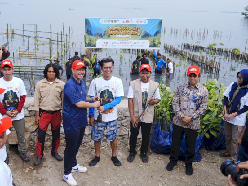 Bupati Pangkep, Muhammad Yusran Lalogau menegaskan pentingnya ekosistem mangrove bagi kelestarian laut dan kesejahteraan nelayan. @jejakfaktacom/Humas Pemda Pangkep.