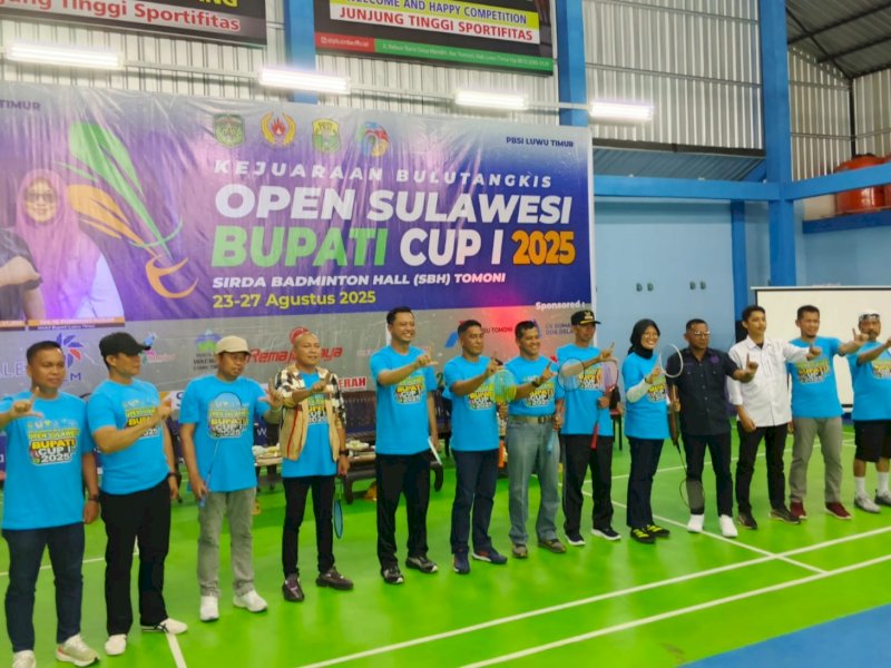 Kejuaraan Bulutangkis Open Sulawesi Bupati Cup I 2025 resmi dibuka oleh Kapolres Luwu Timur, AKBP Ario Putranto Tuhu Mangabdi, S.IK, di Sirda Badminton Hall, Kecamatan Tomoni, pada Sabtu (23/8/2025). @Jejakfakta/dok. Humas Pemkab Lutim