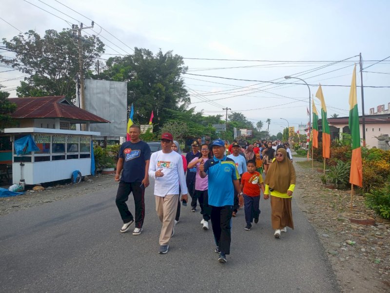 Ratusan warga mengikuti kegiatan Sabtu Sehat Juara (SSJ) di Lapangan Batara Guru, Desa Kertoraharjo, Kecamatan Tomoni Timur, Kabupaten Luwu Timur, Sabtu (23/8/2025). @Jejakfakta/dok. Istimewa