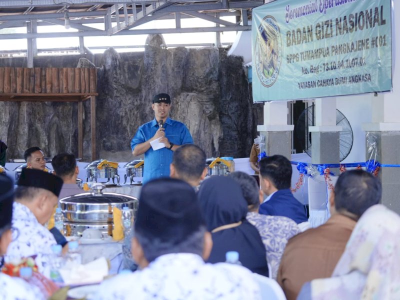 Bupati Pangkep, Muhammad Yusran Lalogau, meresmikan SPPG Tumampua pada Senin (25/8/2025). @jejakfaktacom/Humas Pemda Pangkep.