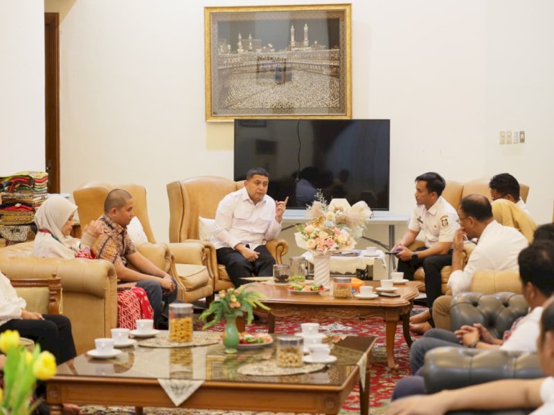 Wali Kota Makassar, Munafri Arifuddin, saat rapat koordinasi khusus bersama jajaran Dinas Lingkungan Hidup (DLH) Kota Makassar, di Jalan Chairil Anwar, Rabu (27/8/2025). @Jejakfakta/dok. Humas Pemkot Makassar
