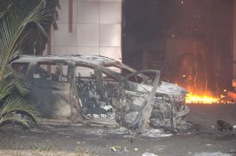 Gedung DPRD Makassar Terbakar Saat Rapat Paripurna, Munafri-Aliyah Dievakuasi