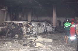 3 Tewas, 5 Luka-Luka dalam Insiden Pembakaran Kantor DPRD Makassar oleh Massa