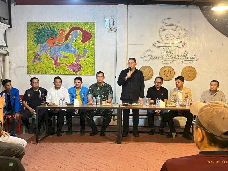 Ketua DPRD Makassar saat menhadiri pertemuan lintas organisasi kepemudaan dan Forkopimda Makassar di Warkop SIJA, Jalan Sawerigading, Minggu (31/8/2025). @Jejakfakta/dok. Istimewa