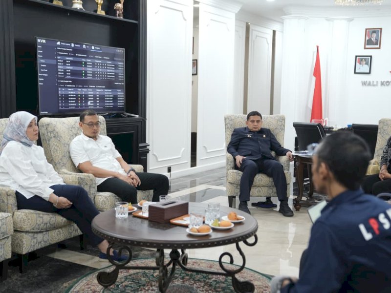 Wali Kota Makassar Munafri Arifuddin bersama Wakil Wali Kota Aliyah Mustika Ilham, saat menerima kunjungan Wakil Ketua Lembaga Perlindungan Saksi dan Korban (LPSK) RI, Sri Suparyati, di Balai Kota Makassar, Selasa (3/09/2025). @Jejakfakta/dok. Humas Pemkot Makassar