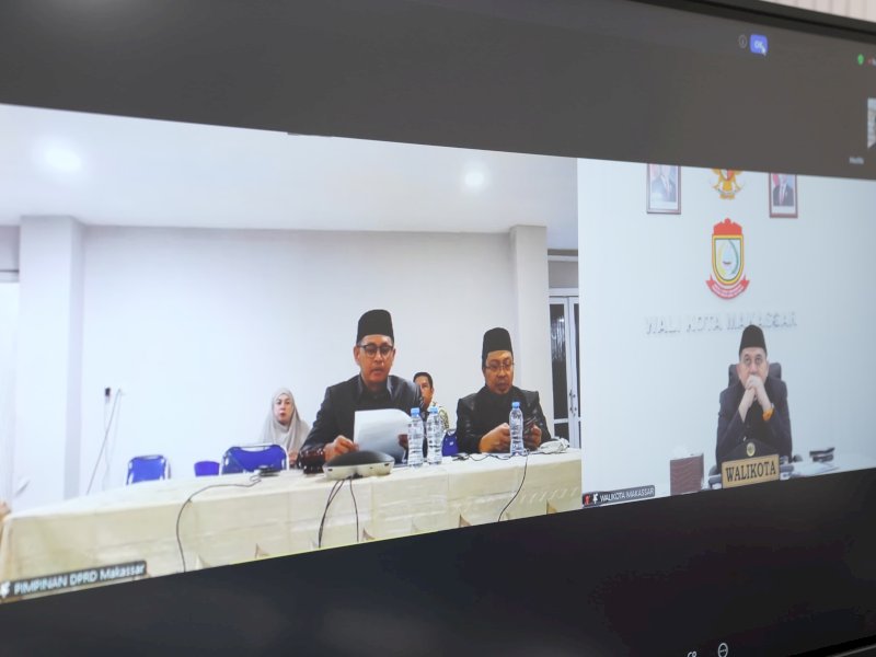 Wali Kota Makassar, Munafri Arifuddin, dalam rapat paripurna DPRD Kota Makassar secara virtual, Rabu (3/9/2025). Dalam rapat tersebut, Munafri merespons pandangan fraksi-fraksi DPRD terhadap Rancangan APBD Perubahan Tahun Anggaran 2025. @Jejakfakta/dok. Humas Pemkot Makassar