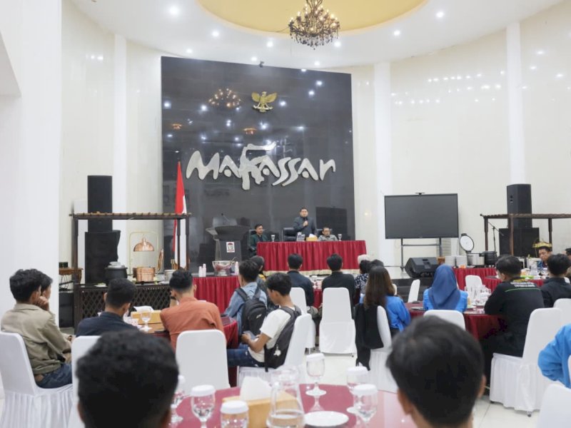 Wali Kota Makassar, Munafri Arifuddin, saat diskusi dengan perwakilan Badan Eksekutif Mahasiswa (BEM) dari berbagai perguruan tinggi, di Rumah Jabatan Wali Kota Makassar, Kamis (4/9/2025) malam. @Jejakfakta/dok. Humas Pemkot Makassar