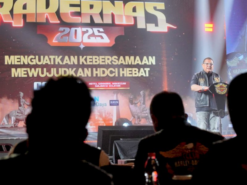 Sekretaris Jenderal Harley-Davidson Club Indonesia (HDCI) Pusat, Husdi Karyono, saat membuka Rapat Kerja Nasional (Rakernas) HDCI 2025, yang berlangsung di Hotel Gammara, Makassar, Sabtu (6/9/2025). @Jejakfakta/dok. Istimewa
